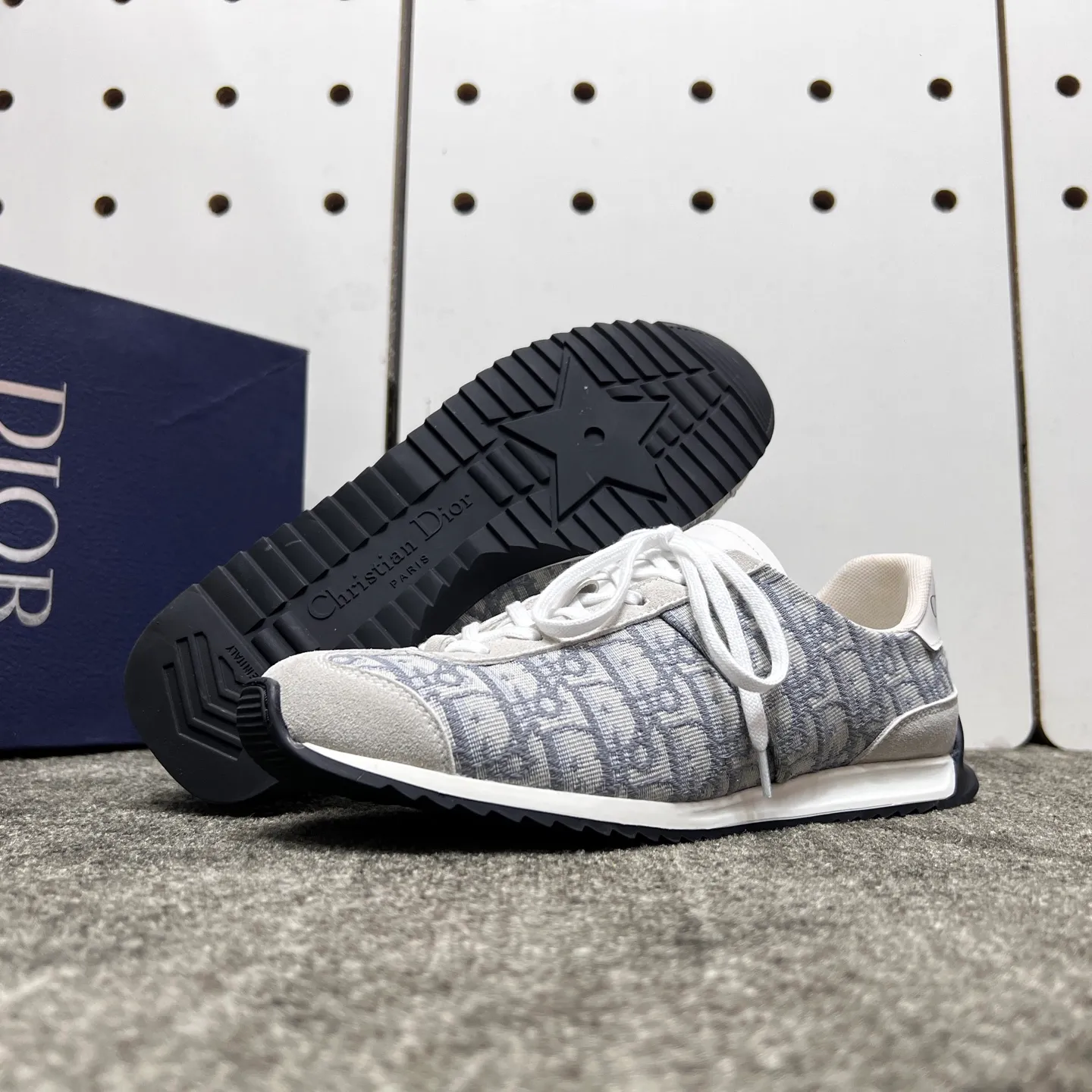 Factory price: 420💰【DIAo•Dior】Original quality.~ Unique modern style sneakers. 🏃A must-have casual shoe for trendy men😍😍 Original brand imported from Italy, imported original leather, sheep lining (refuses to discolor and grind feet) Sole: Original sole provided by the original factory, French lazy style design ⚠️Fit to the feet, original quality, super comfortable original sole. It’s like shooting the real thing 🎬The real thing is better, high-quality sneakers, size: 38-44, custom-made 45